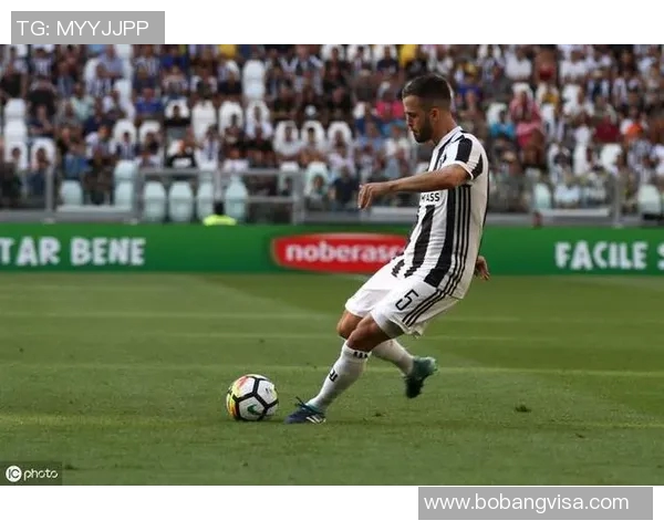 像素风格下的C罗足球传奇重现游戏世界的魅力与激情